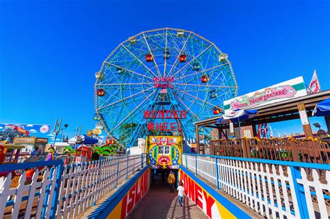 AMUSEMENT CITY .